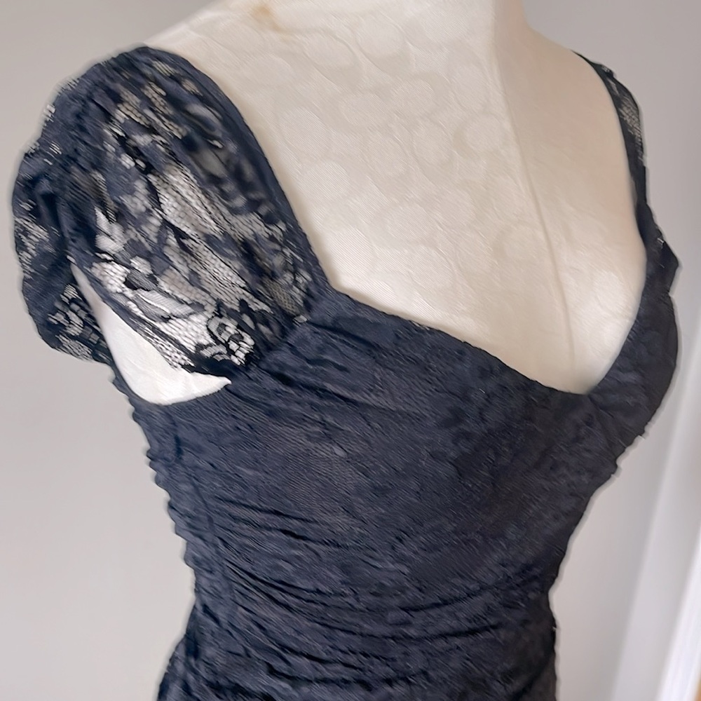 Express Ruched Lace Dress - Picture 7 of 8
